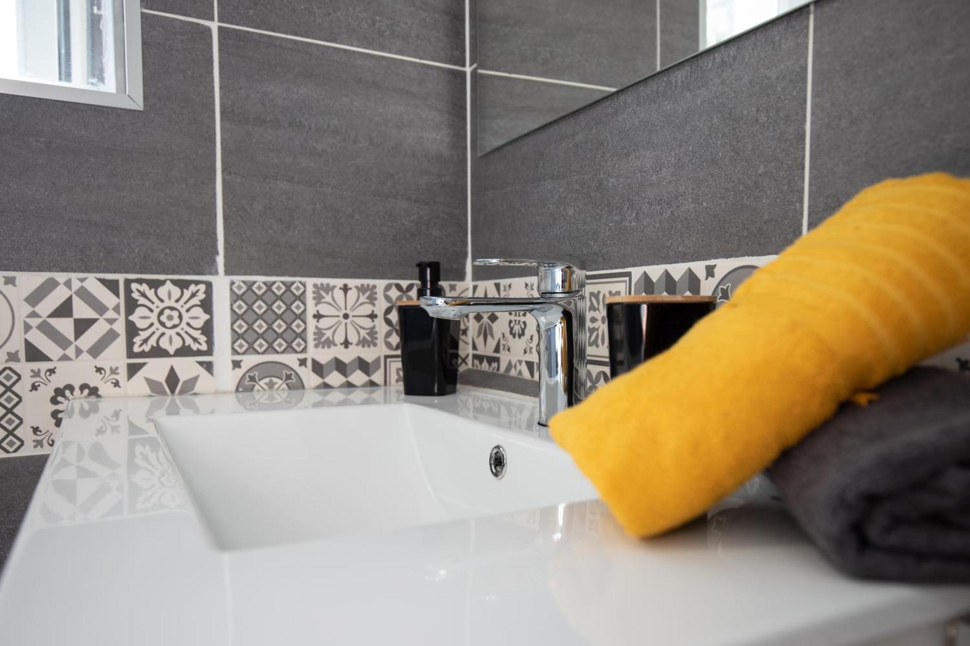 Apartament Le Duplex - Hypercentre - Wifi Carpentras Zewnętrze zdjęcie